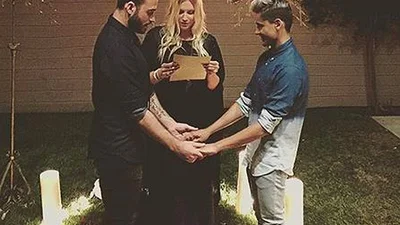 Певица Кеша стала священником