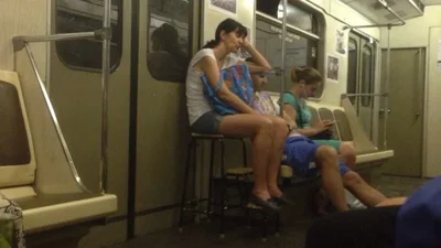 Странные странности: забавные люди в метро