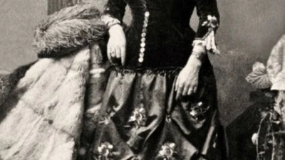 Дивацтва минулого: чоловіки фотографуються в жіночих корсетах