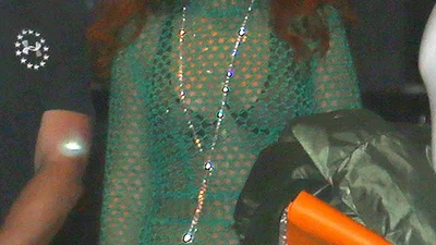 Дерзкая Рианна появилась на публике в эпатажном наряде