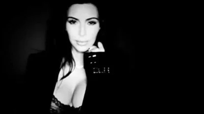 Ким Кардашьян опубликовала откровенные фото на своем сайте