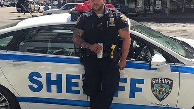 15 сексапільних хлопців в уніформі, яку ти захочеш зняти