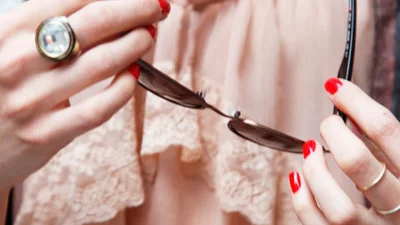 Яркие аксессуары, которые разнообразят ваш стиль