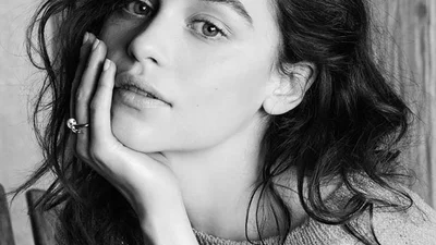 Мати драконів, Емілія Кларк, засвітила солодким личком у стильній фотосесії