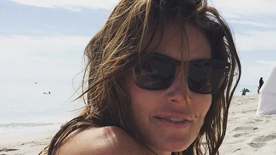 Немолодая Синди Кроуфорд поразила идеальным телом в бикини