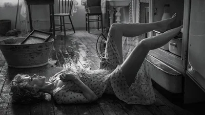 Стройная Николь Кидман стала сексуальной домработницей