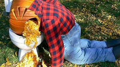 Смішні гарбузи, яким стало зле просто на вашому подвір'ї