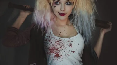 Королева перевтілень: дівчина кардинально змінює зовнішність