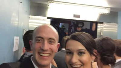 Молодята застрягли в ліфті і вирішили відзначити там весілля