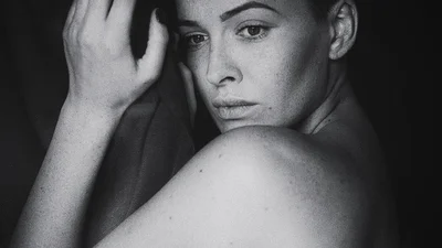 Больше тела: свежие эротические фото от Даши Астафьевой