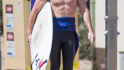 Ліам Гемсворт показав підкачаний торс