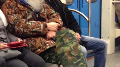 Нещадна мода: дивні люди в метро, які вас розсмішать