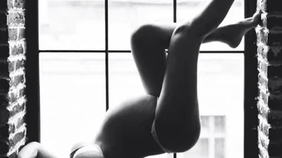 Слава из НеАнгелов красиво демонстрирует беременный животик