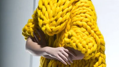 Просим добавку: как модно носить обьемные свитера