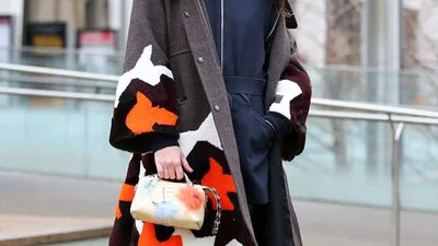 25 стильных нарядов для прохладной погоды