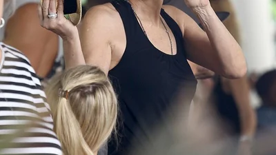 57-летняя Шерон Стоун поразила красотой без макияжа