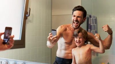 За кадром: як створюються милі сімейні селфі