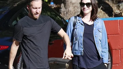 Энн Хэтэуэй ждет первенца