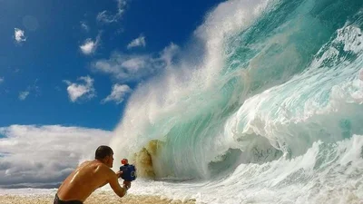 Поймать кадр: как фотографы снимают огромные волны