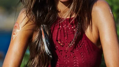 Вспоминая лето: Алессандро Амбросио покорила своей новой коллекцией купальников