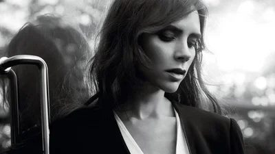 Принцесса несмеяна: изысканная Виктория Бекхэм в новой фотосессии