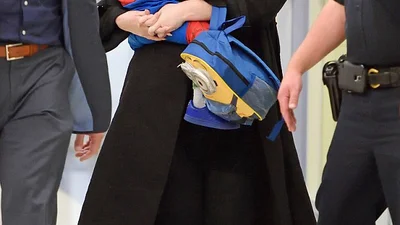 Адель выгуляла трехлетнего сына