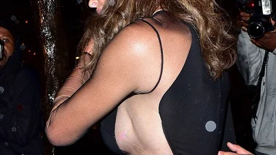 Странное зрелище: Кейтлин Дженнер сверкнула грудью в откровенном наряде