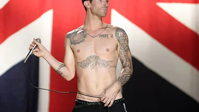 Адам Левин шокировал новым огромным тату