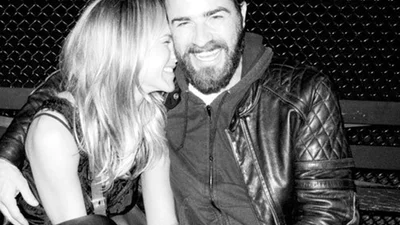 Любовь-морковь: Дженнифер Энистон и Джастин Теру проявляют чувства