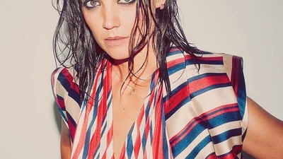 Красивая и мокрая: новая фотосессия Кэти Холмс