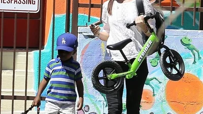 Отважный шаг: звезды, которые усыновили детей