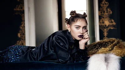 Дебютная фотосьемка дочери Джуда Лоу в роли модели