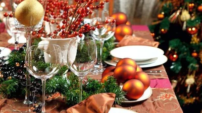 26 способів красиво прикрасити стіл на Новий рік