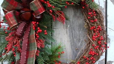 35 способів зробити новорічний декор у традиційних кольорах