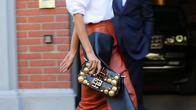 9 способов эффектно выглядеть в кожаной юбке