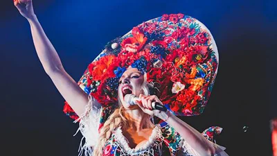 Новая Леди Гага: Оля Полякова выехала на сцену на хрустальном коне