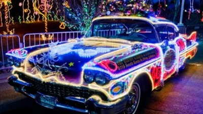 Яскравіше тільки зірки: божевільний новорічний декор машин