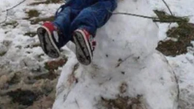 Смішні сніговики дивують неординарністю