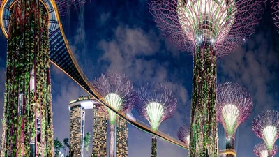 Это космос: в Сингапуре открылась рождественская ярмарка