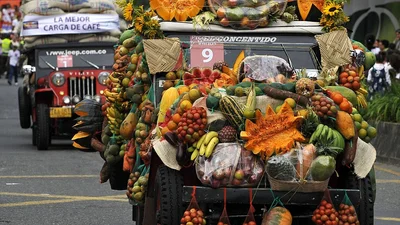 Необычный фестиваль: состязание в количестве хлама на машине