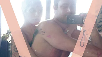 Неожиданно: Леди ГаГа с женихом снялись голыми для обложки