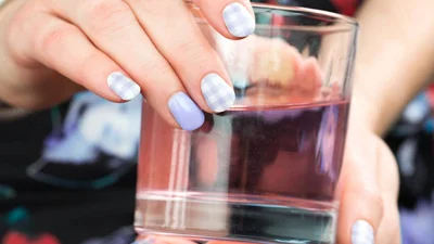 Идеи для маникюра в модных цветах года