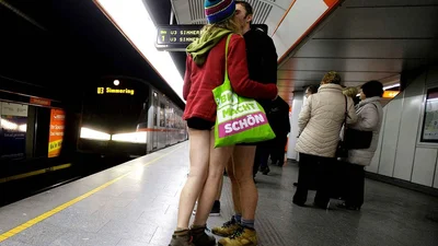 Прошел Всемирный день без штанов в метро 2016