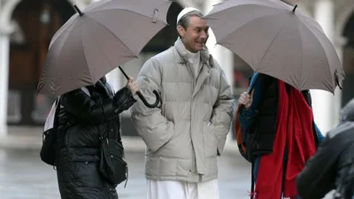 Що ти робиш, припини: Джуд Лоу став Папою