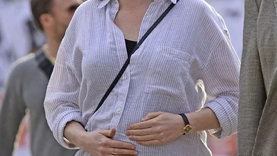 Беременность так к лицу Энн Хэтэуэй