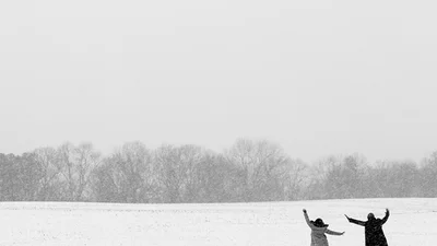 Помолвочная фотосессия этой пары прошла в снегу (и это очень красиво) 