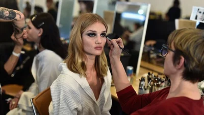 Рози Хантингтон-Уайтли показала белье и роскошные ноги