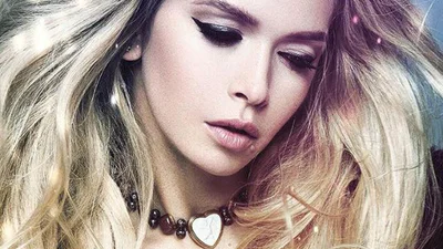 Роковая Вера Брежнева показала тело в одном только белье