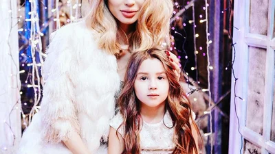 Loboda снялась в рождественской фотосессии с дочуркой