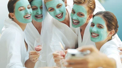 Незворотні пригоди в житті дівчат, які живуть разом